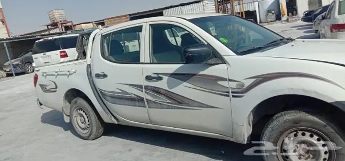 ميتسوبيشي L200 مصدوم 2015 4