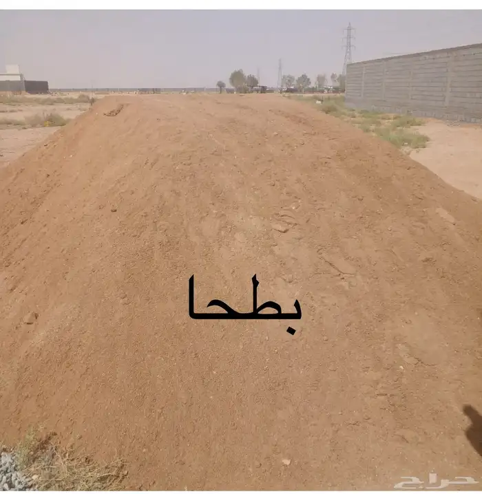 مواد بناء رمل ابيض ليأسه مباني وخرصان ونقود احمر 1