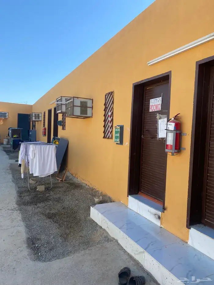 مجمع سكن وغرف للايجار مع حوش كبير في ضباء عيانه 5