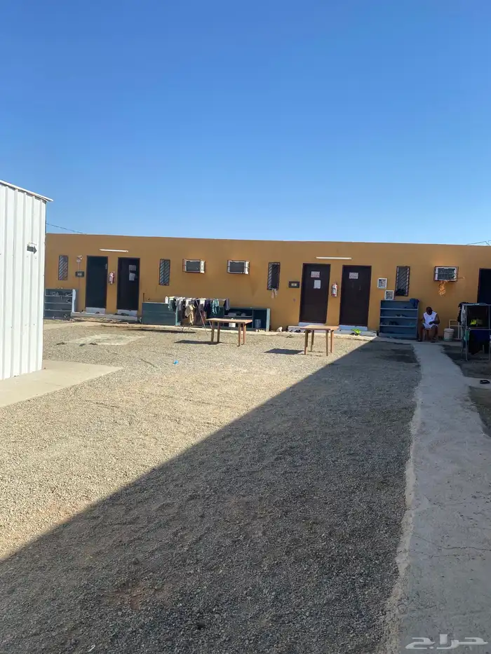 مجمع سكن وغرف للايجار مع حوش كبير في ضباء عيانه 3