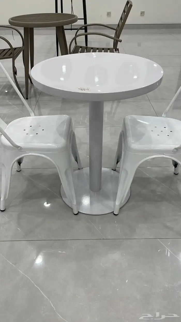 طاولة خارجية مفرده   طاولات خارجية مفرده 4