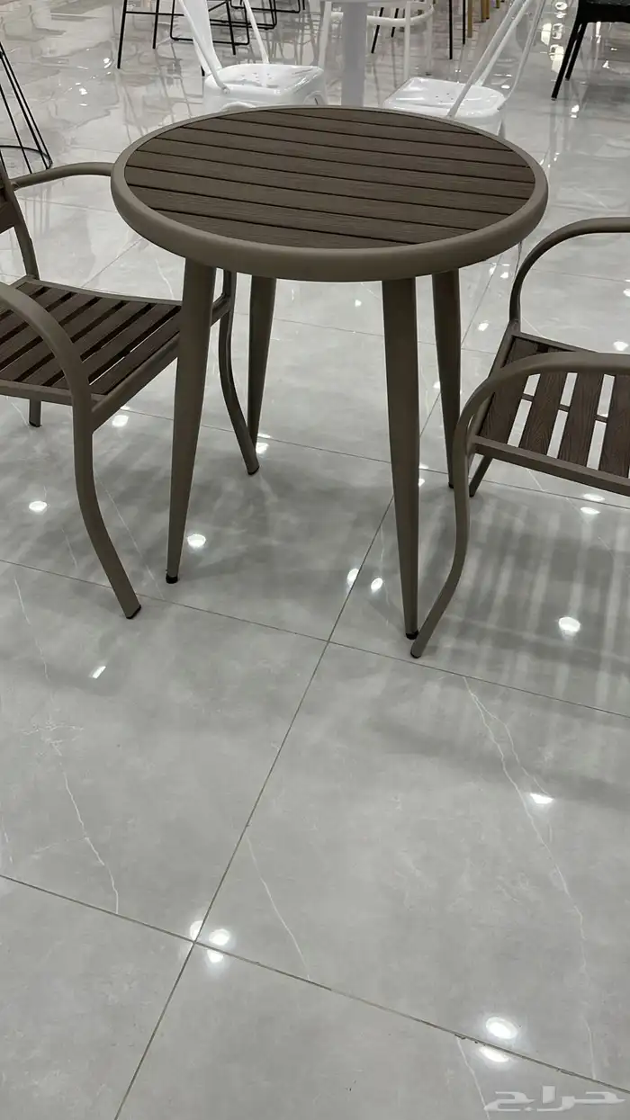 طاولة خارجية مفرده   طاولات خارجية مفرده 3