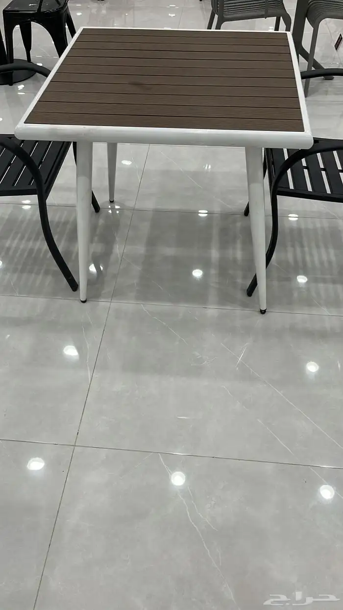 طاولة خارجية مفرده   طاولات خارجية مفرده 2