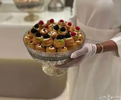 مضيفات لجميع مناسباتكم بزي موجود وقهوجيه 0
