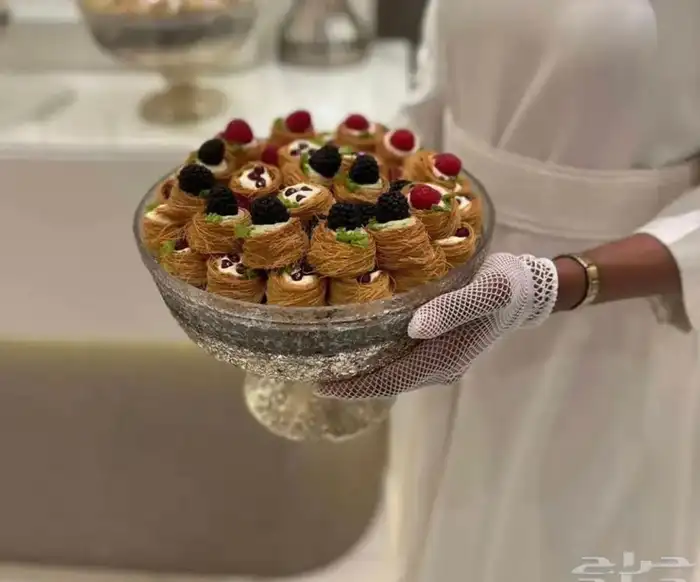 مضيفات لجميع مناسباتكم بزي موجود وقهوجيه 0