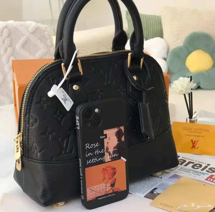 شنط نسائية تقليد ماركة هاي كواليتي مع ملحقات الشنطة 0