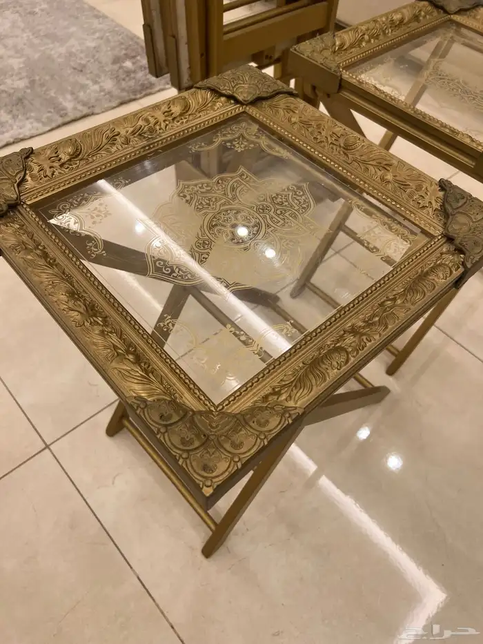طاولات خدمة ذهبي 2