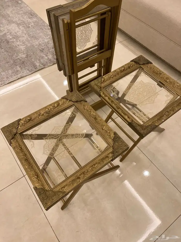 طاولات خدمة ذهبي 0