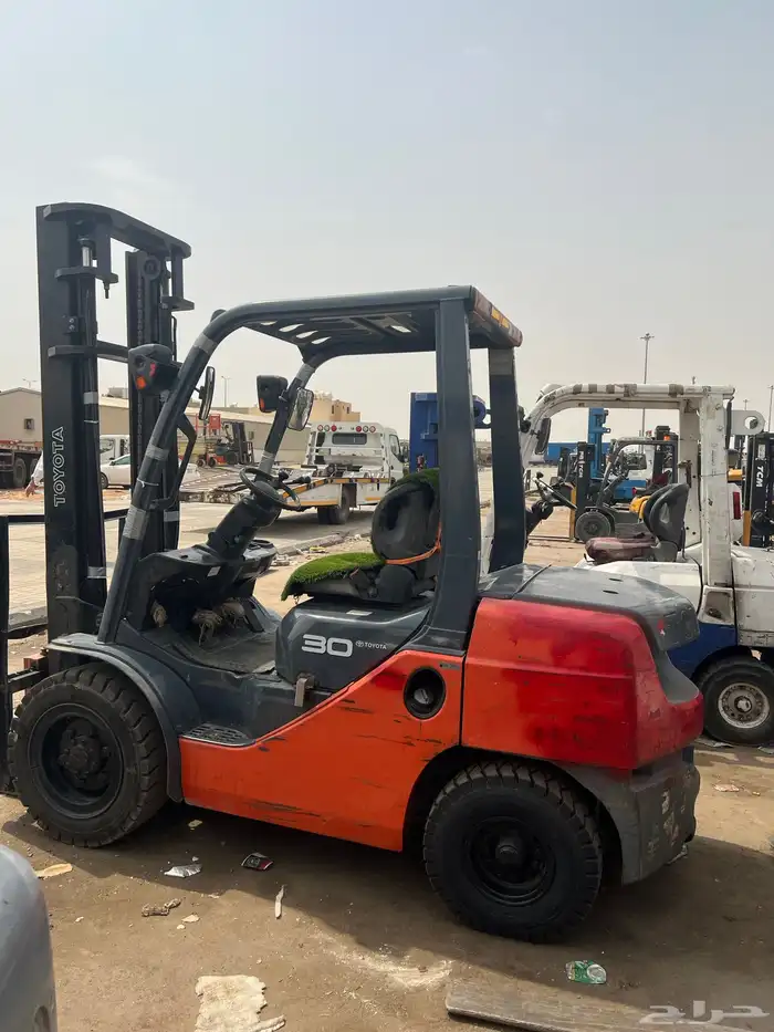 رافعة شوكية فوركلفت للايجار تاجير رافعات ايجار رافعة شوكية 7