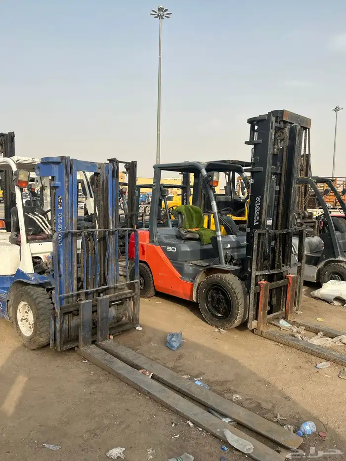 رافعة شوكية فوركلفت للايجار تاجير رافعات ايجار رافعة شوكية 5