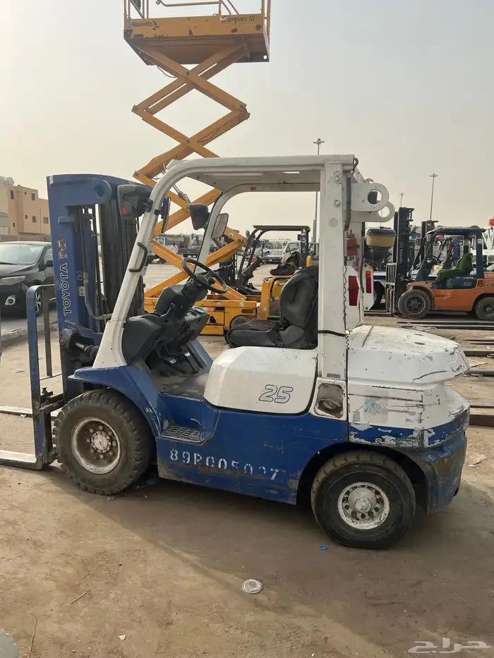 رافعة شوكية فوركلفت للايجار تاجير رافعات ايجار رافعة شوكية 2
