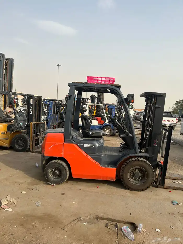 رافعة شوكية فوركلفت للايجار تاجير رافعات ايجار رافعة شوكية 4