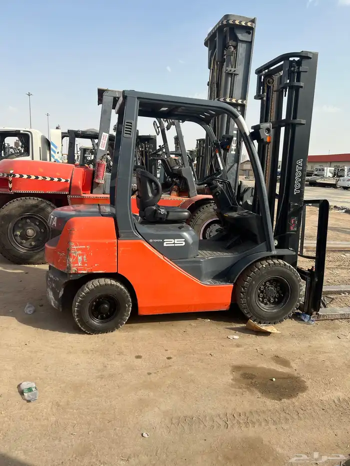 رافعة شوكية فوركلفت للايجار تاجير رافعات ايجار رافعة شوكية 3