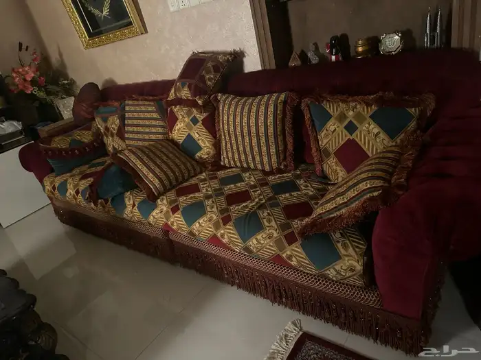 كنب 3 قطع كبير للبيع كل قطعه تشيل 6 اشخاص جديد استخدام شهر 0