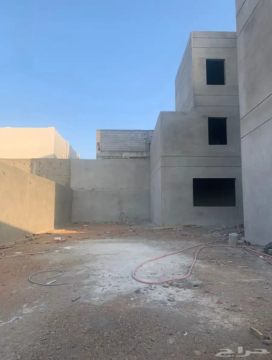 فله في مخطط الهضبة بجوار العوينه 2
