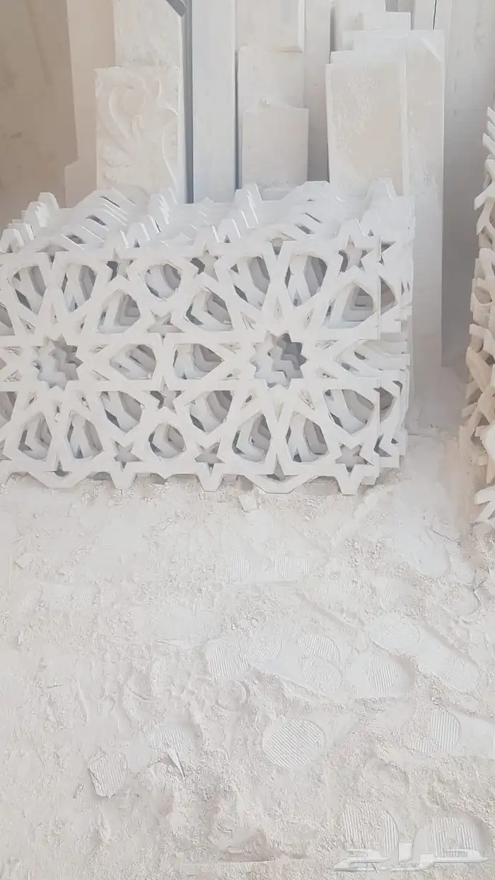 مؤسسة صخور الكون تنفيذ حجر سرميك و جي آر سي 18
