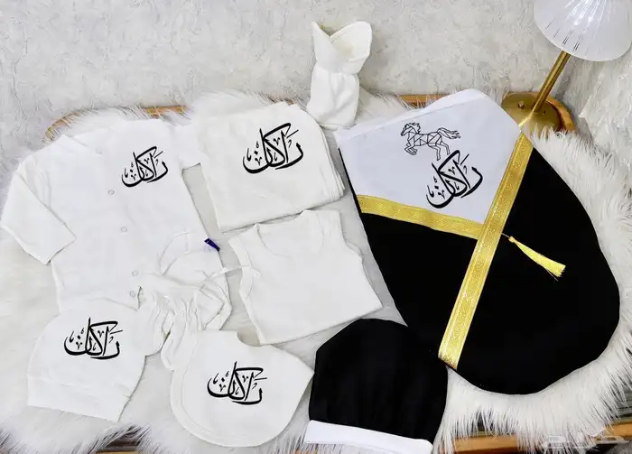 طقم مواليد مطرز حسب الطلب 0