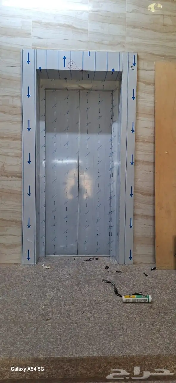 تقفيل تكسيات تلبيس ديكورات وبراويز استيل حول ابواب المصاعد 6