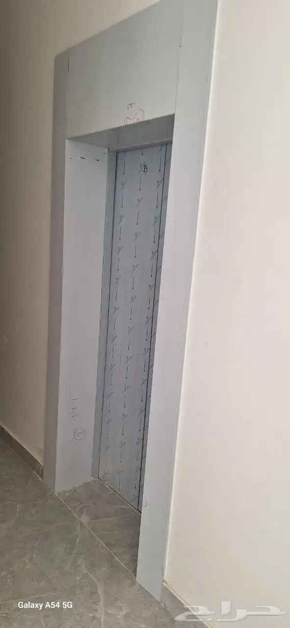 تقفيل تكسيات تلبيس ديكورات وبراويز استيل حول ابواب المصاعد 8