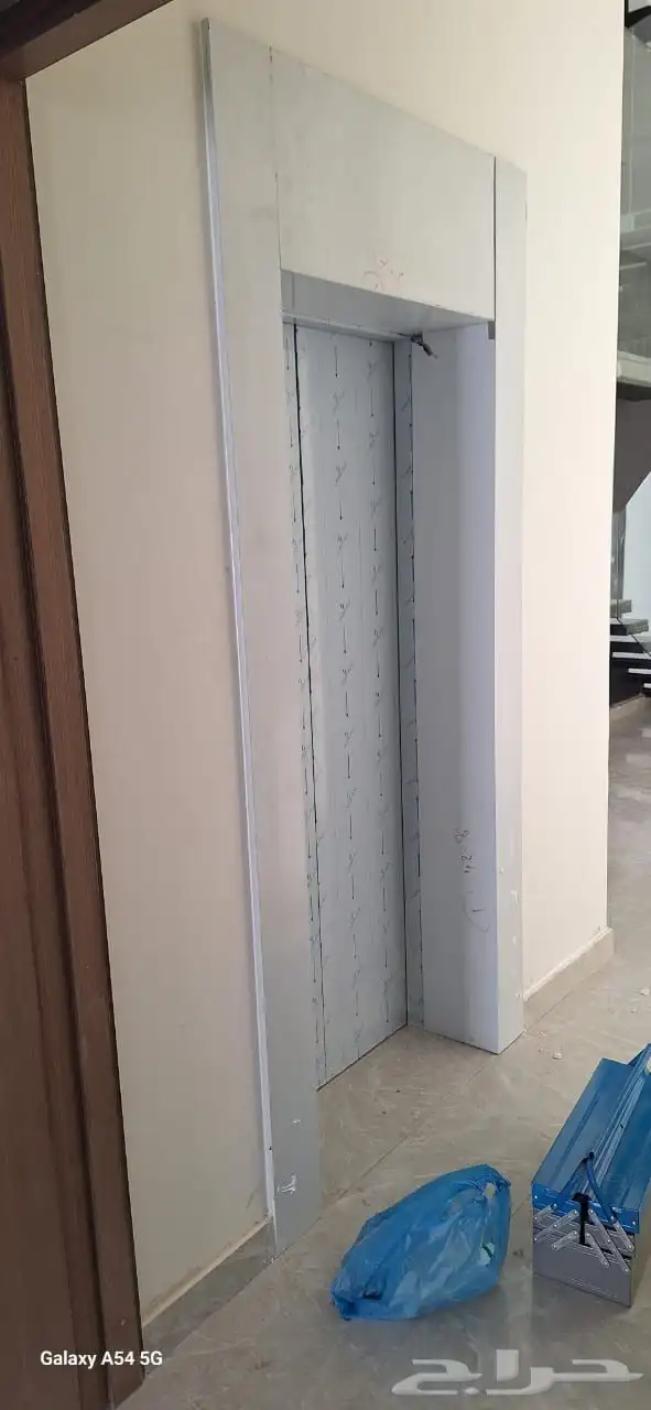 تقفيل تكسيات تلبيس ديكورات وبراويز استيل حول ابواب المصاعد 10