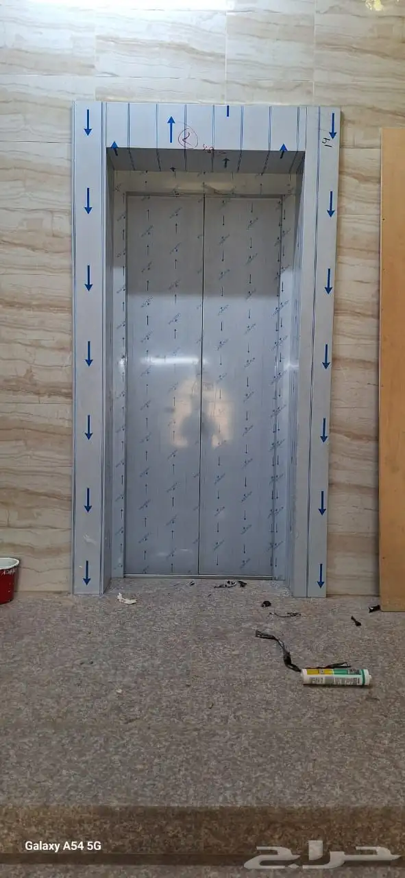 تقفيل تكسيات تلبيس ديكورات وبراويز استيل حول ابواب المصاعد 5