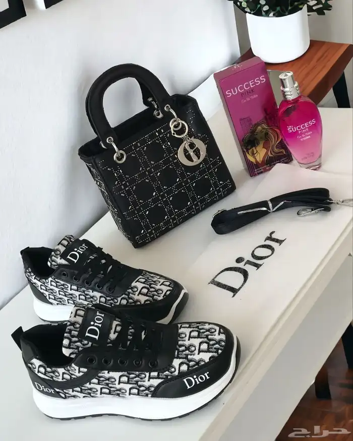 طقم شوز وشنطة قوتشي مع عطر هدية 40