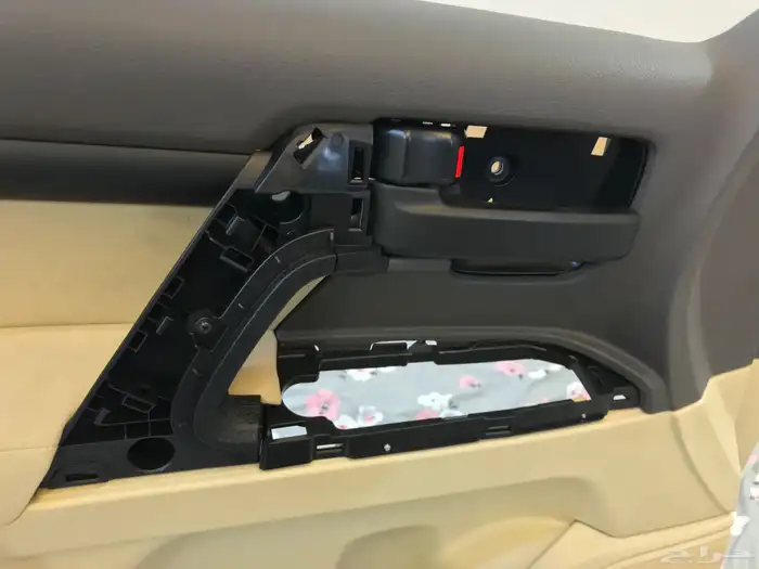 طابق او فرشة باب السواق جيب لاندكروزر من2008 الى 2016 4