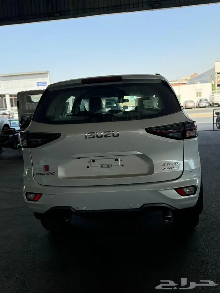 ايسوزو جيب MUX دبل فل كامل 2024 8