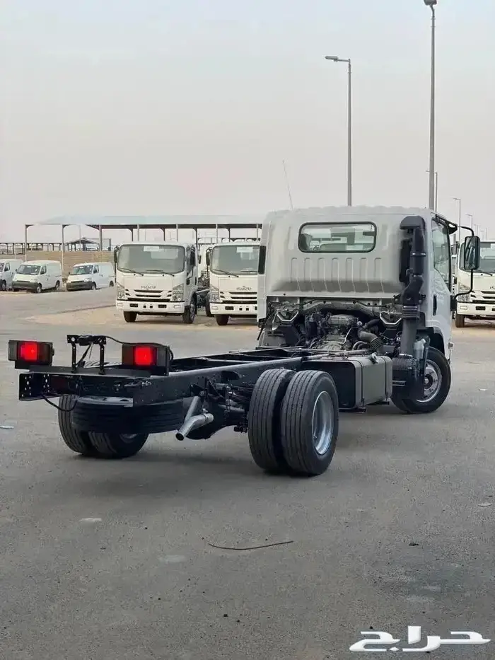 ايسوزو NPR داينا 4و 5 طن شاص طويل 2024 1