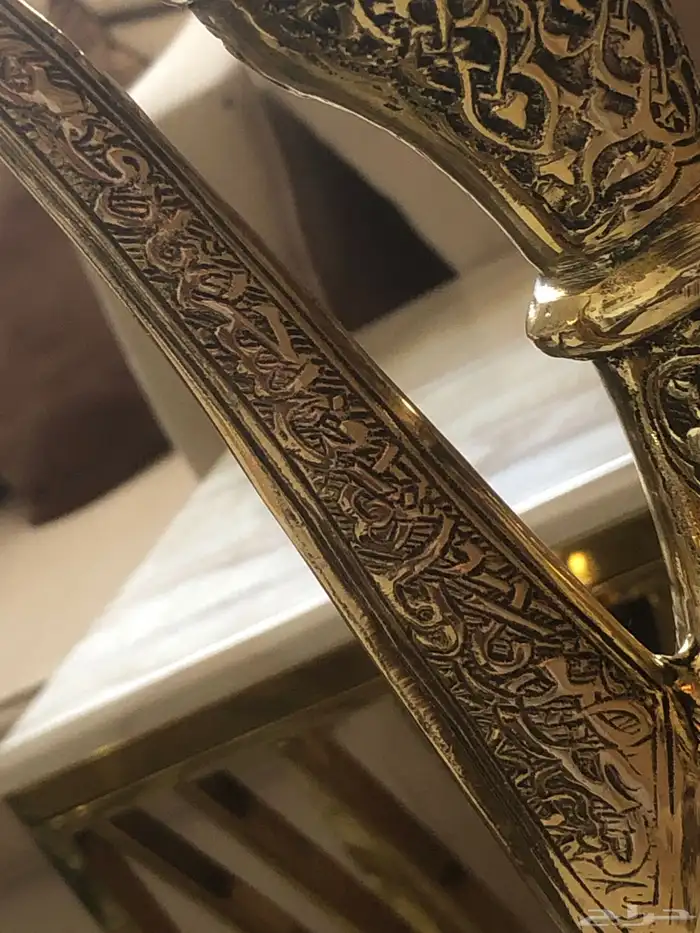 أبريق قديم من النحاس عليه صور وكتبات ومنقوش بزخارف إسلاميه 4