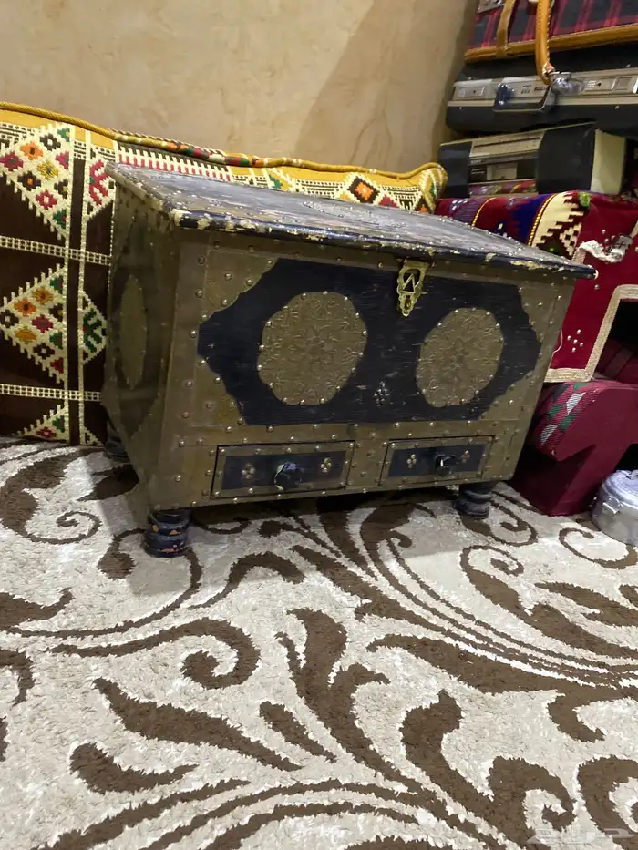 تراث صندوق قديم موضح بصوره 6