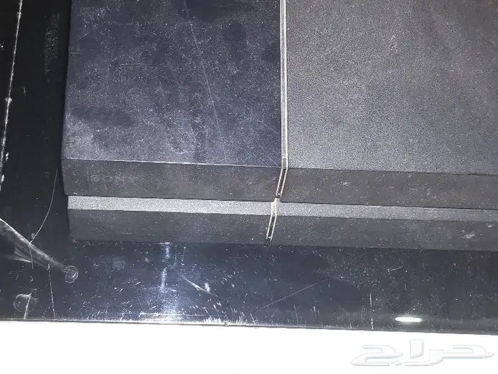 طاولة تلفزيون مدمجه بسماعات بيع مستعجل بسبب النقل 1