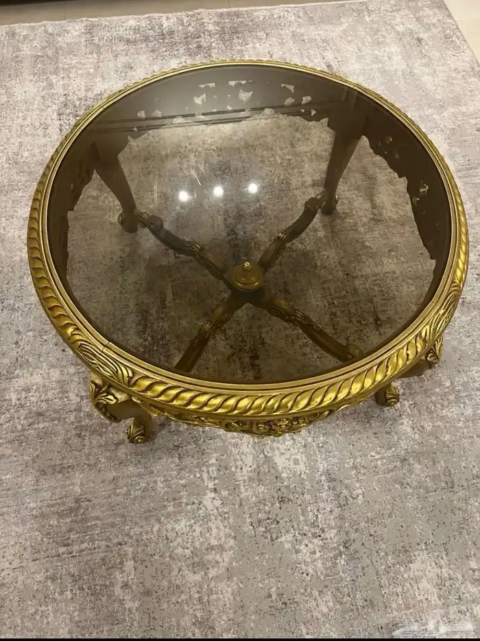 طاولة خشب ذهبي 2