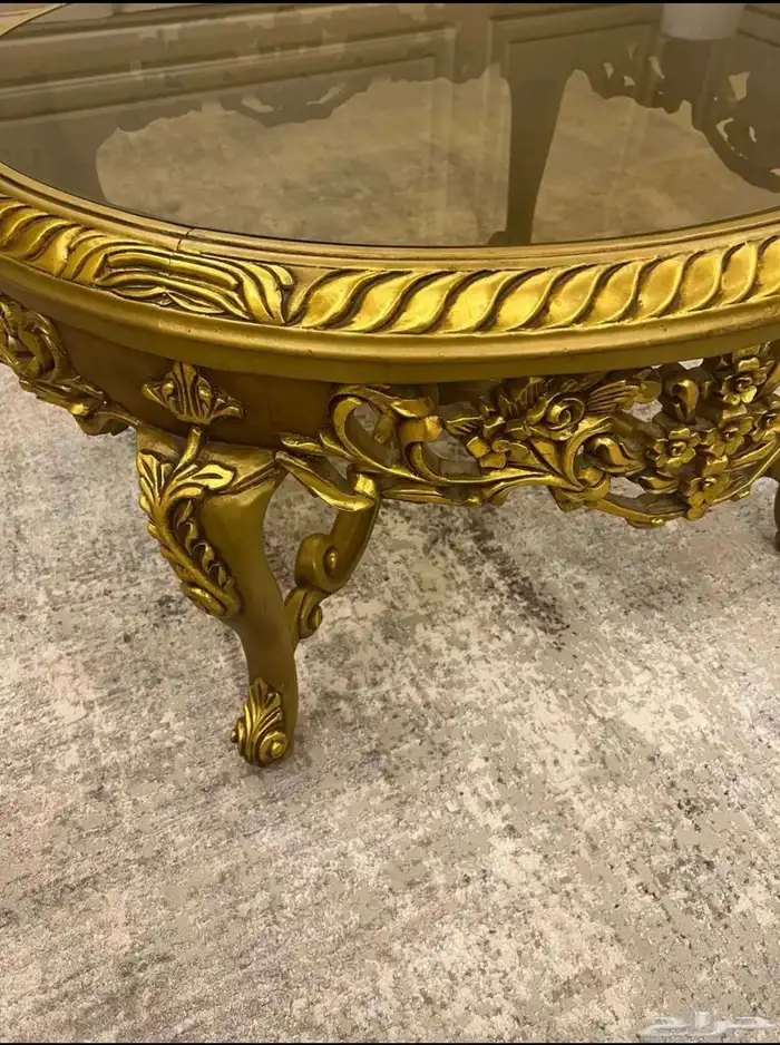 طاولة خشب ذهبي 3