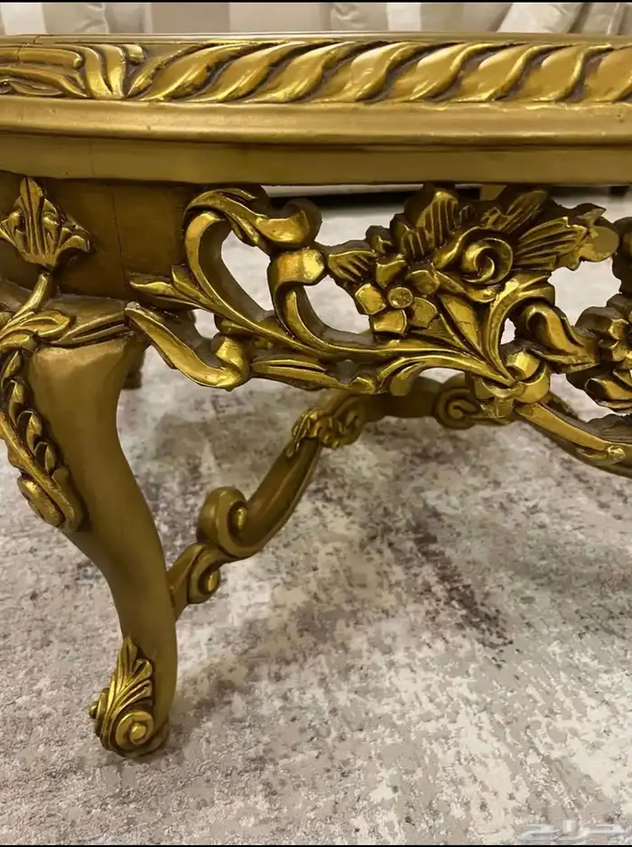 طاولة خشب ذهبي 1