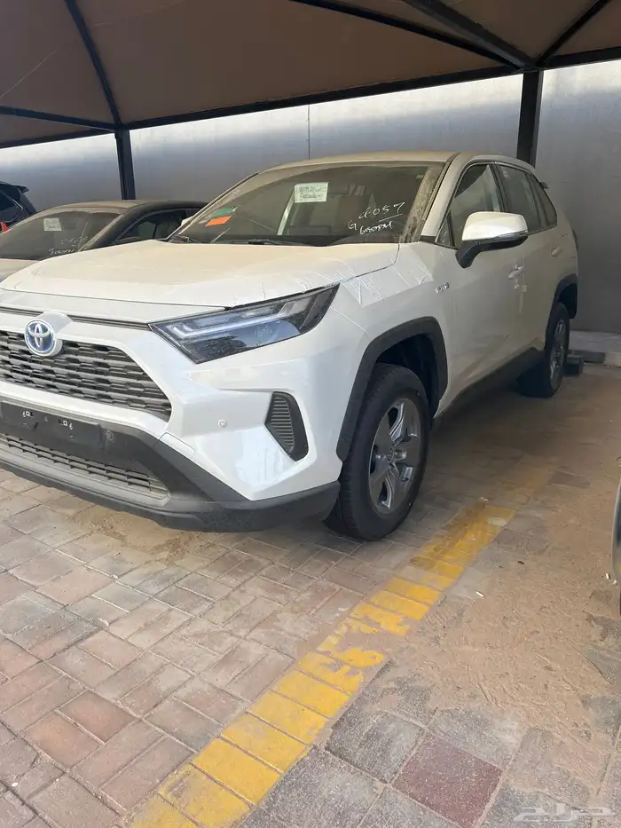 تويوتا راف فور LE 2 .5 هايبرد -دفع رباعي 2025 1