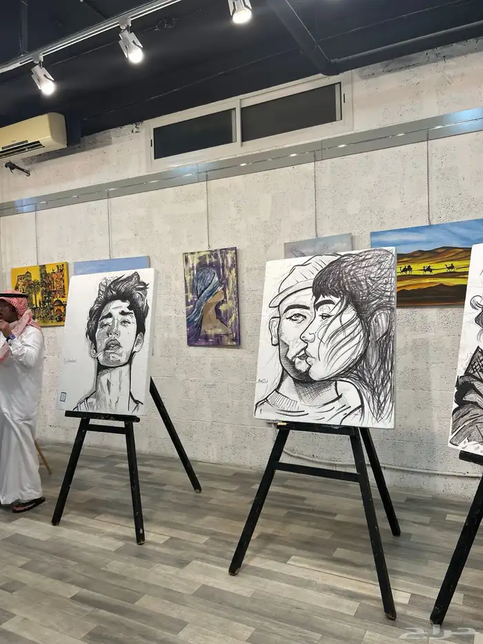 رسام على الجدران و لوحات 1