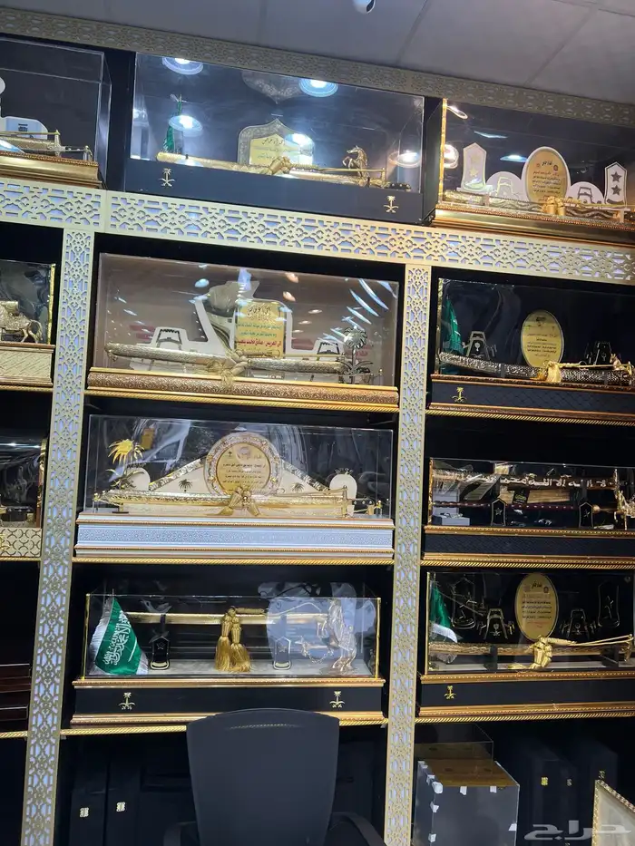 هدية بشوت سيوف دروع زواج ترقية 1