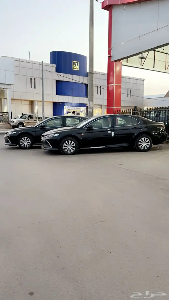 كامري 2024 استاندر خليجي جميع الالوان لدى معرض سامي القعدي 18