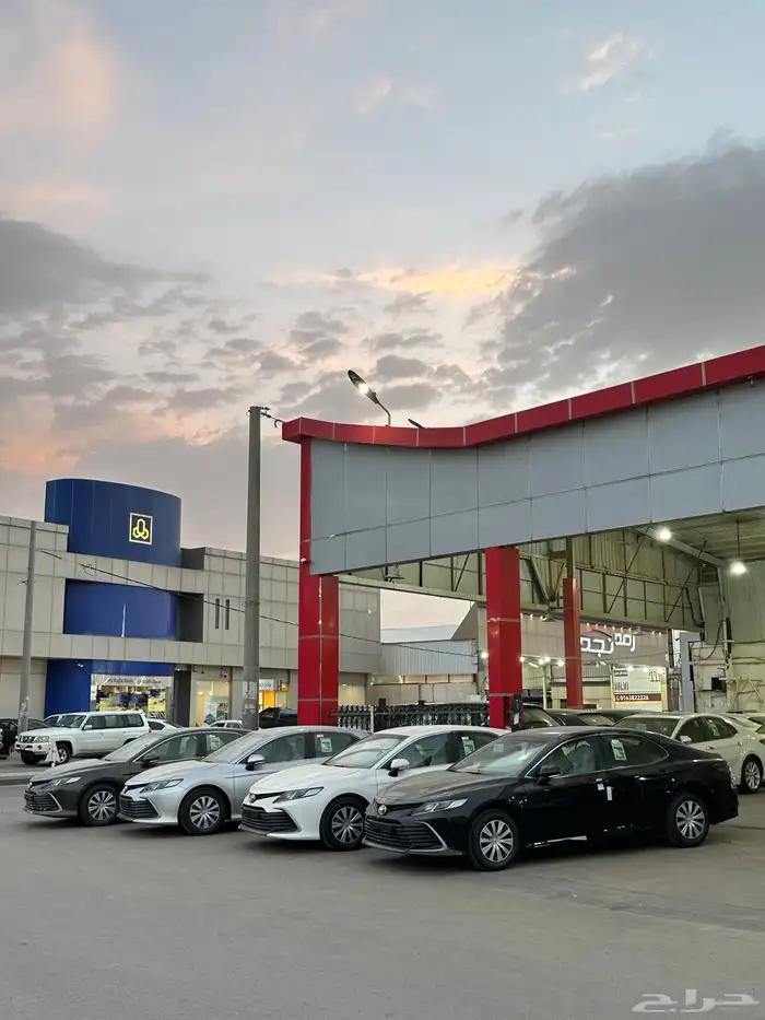 كامري 2024 استاندر خليجي جميع الالوان لدى معرض سامي القعدي 4