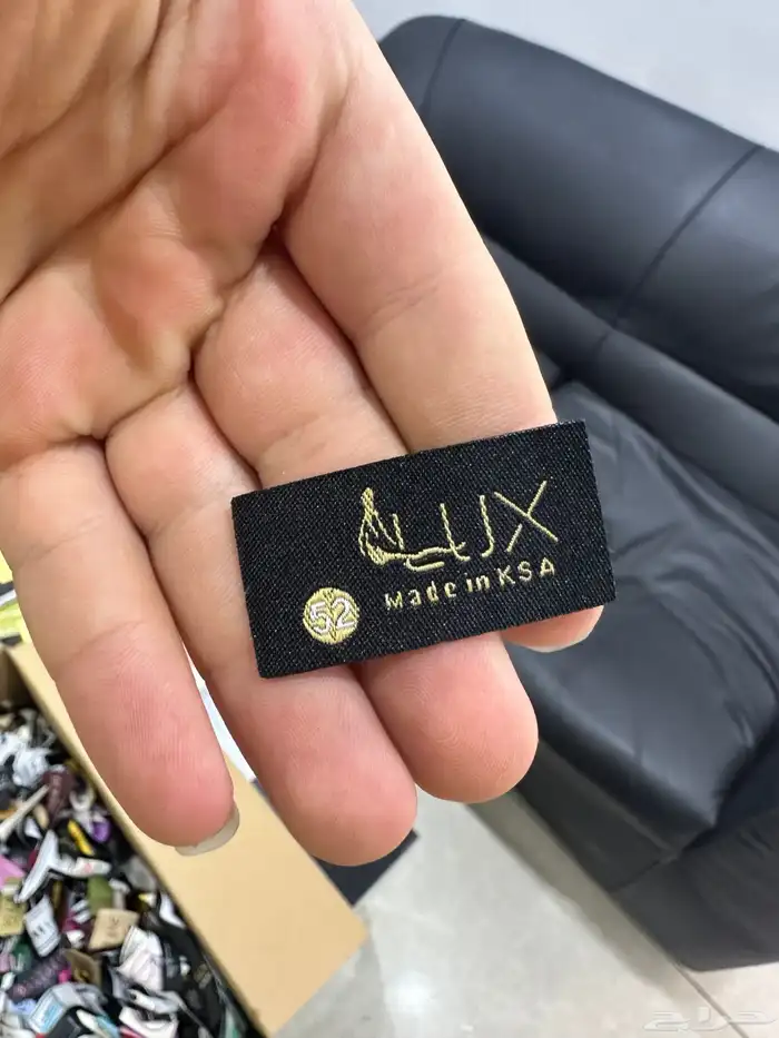 طباعة ليبل قماش للعبايات لوقو جلد اكرليك 4