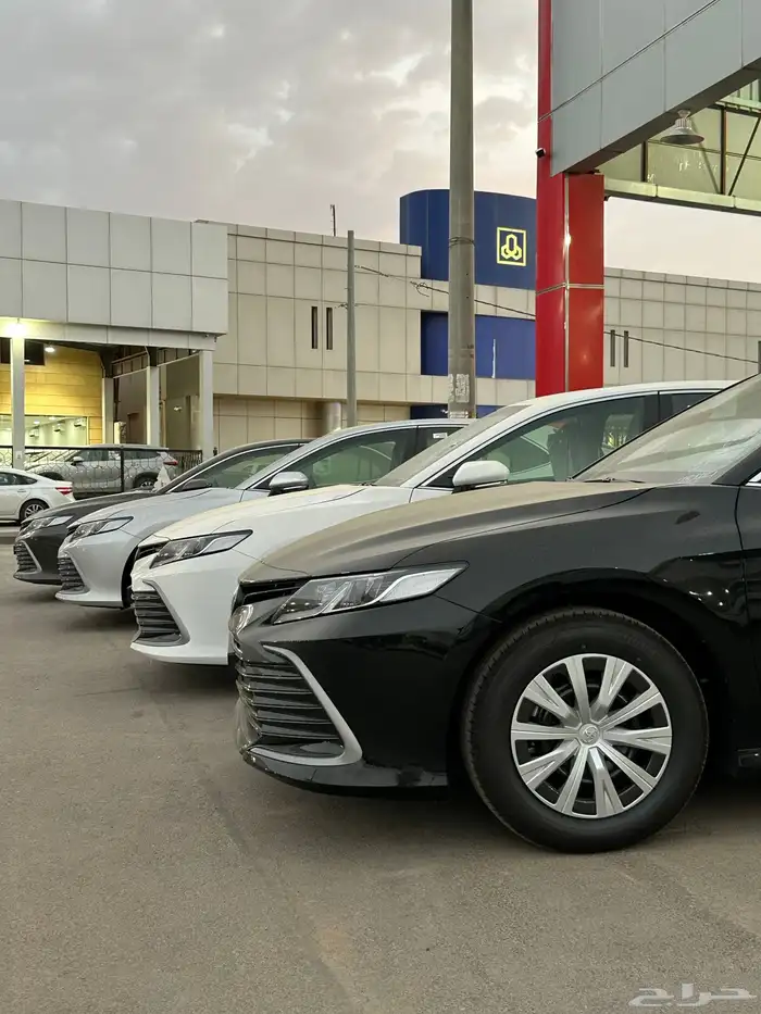 كامري 2024 استاندر خليجي جميع الالوان لدى معرض سامي القعدي 6