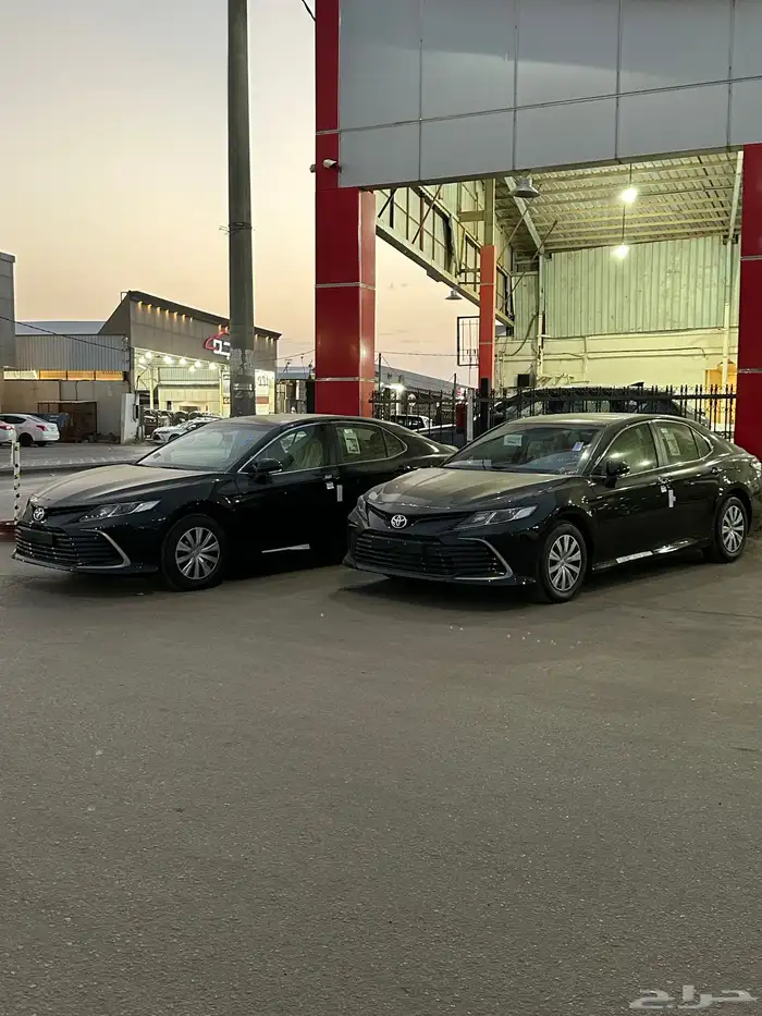 كامري 2024 استاندر خليجي جميع الالوان لدى معرض سامي القعدي 16