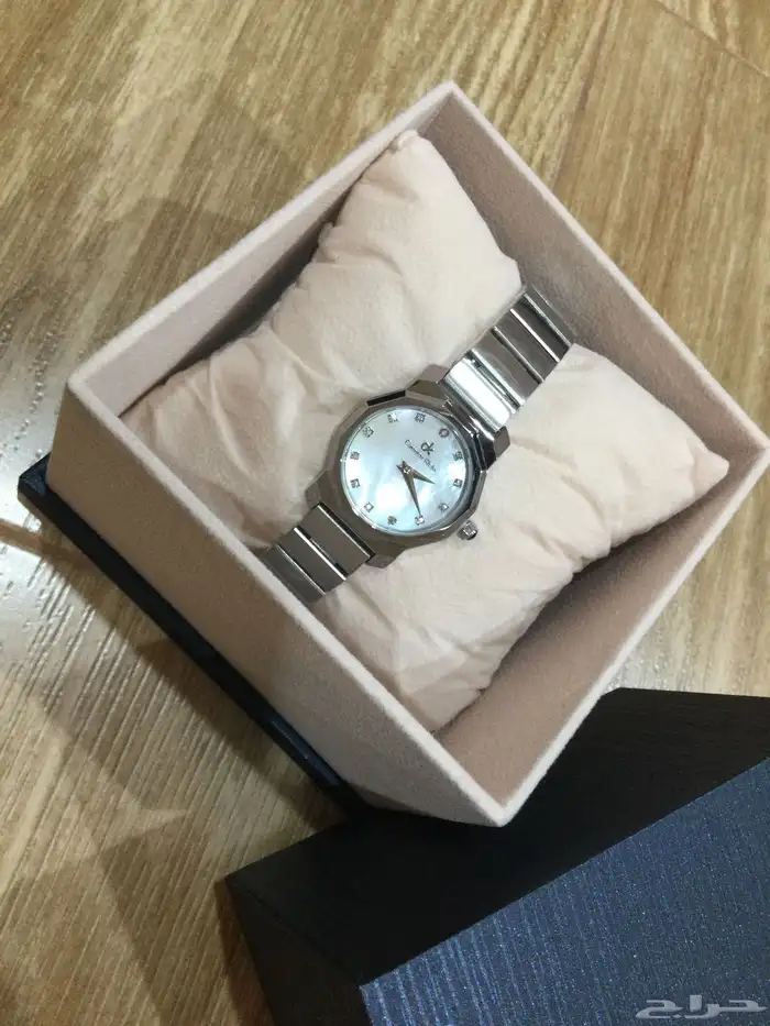 ساعة يد نسائية جديده 0