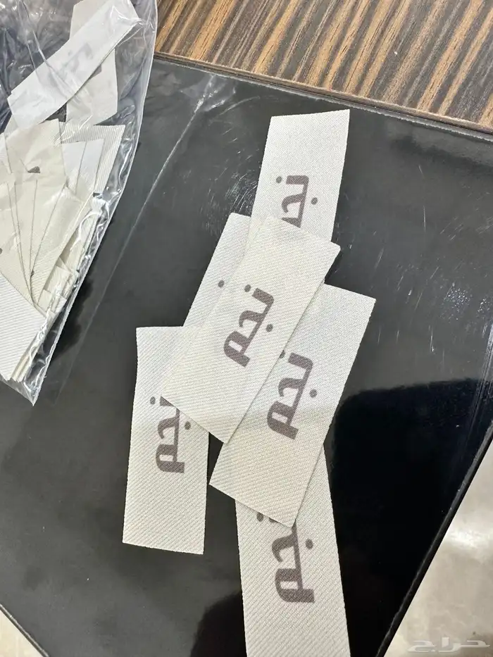 طباعة ليبل قماش للعبايات لوقو جلد اكرليك 0