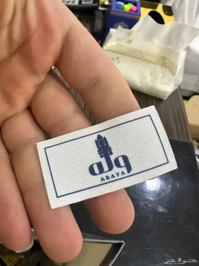 طباعة ليبل قماش للعبايات لوقو جلد اكرليك 5