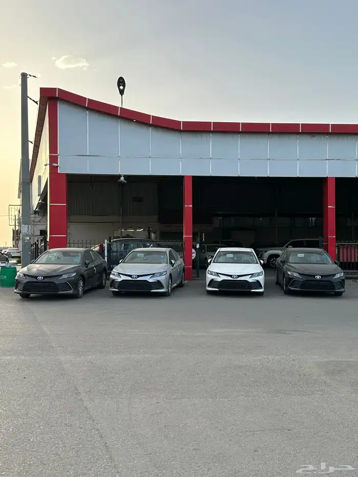 كامري 2024 استاندر خليجي جميع الالوان لدى معرض سامي القعدي 15