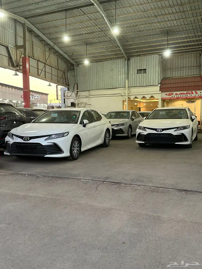 كامري 2024 استاندر خليجي جميع الالوان لدى معرض سامي القعدي 20