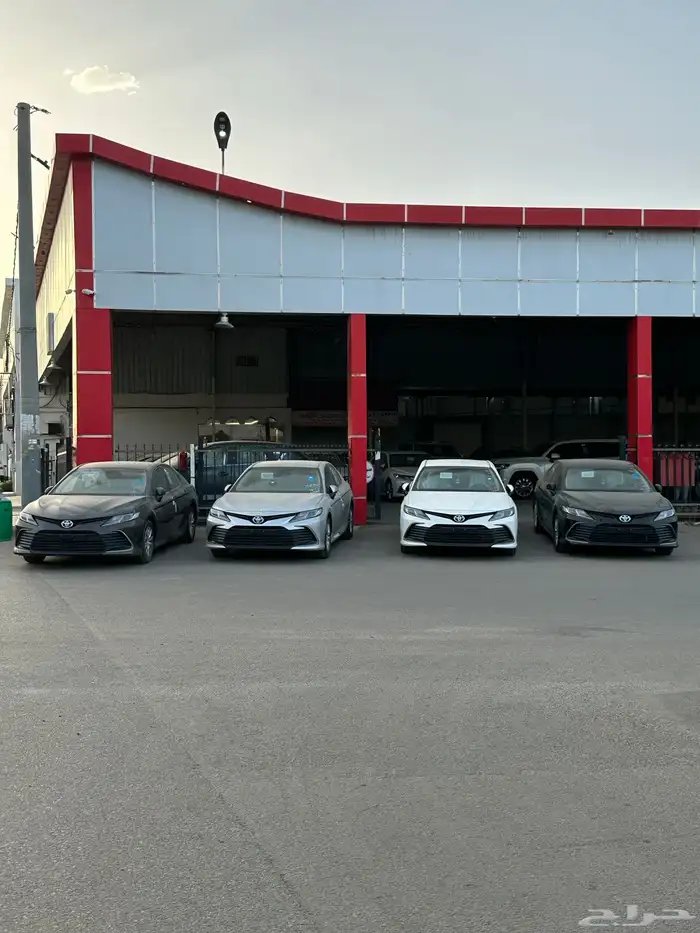 كامري 2024 استاندر خليجي جميع الالوان لدى معرض سامي القعدي 13