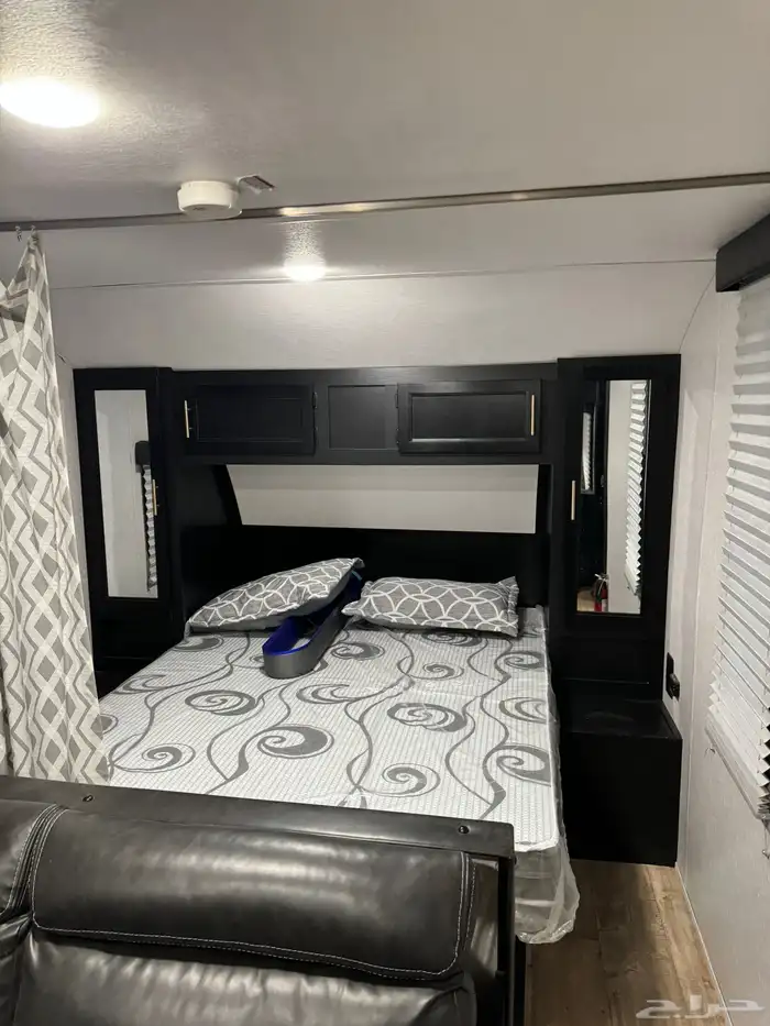 للإيجار تاجيركرفانات امريكية ودورات مياه متنقله 12